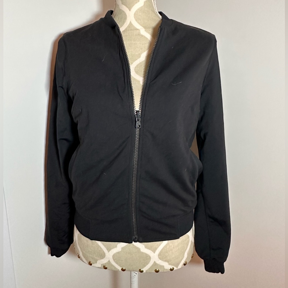 Two sided fully reversible lululemon jacket - Picture 2 of 5